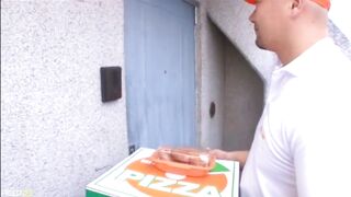 Pizza delivery in Japan